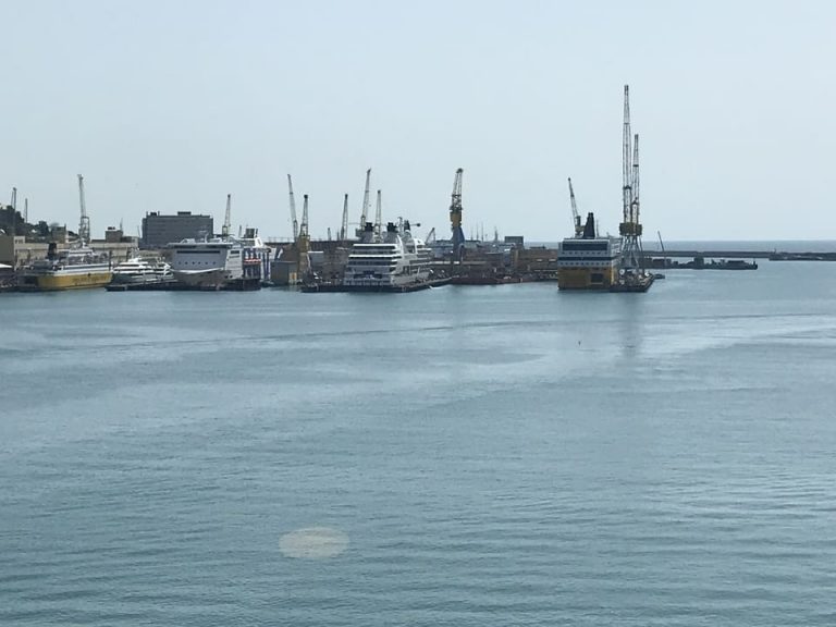 Super diques Porto Genova