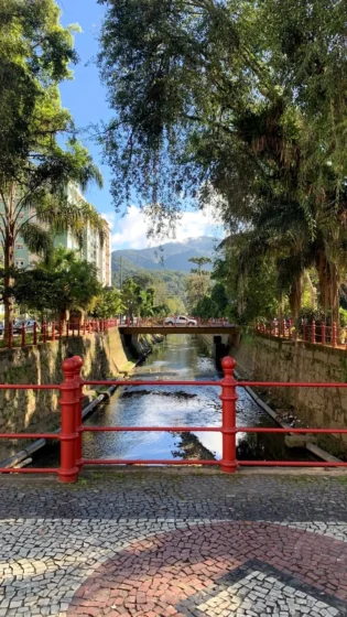 Paisagem urbana e serrana de Petrópolis no Rio de Janeiro