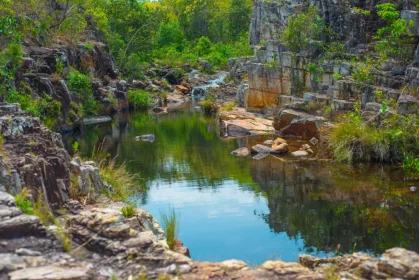 Cachoeira com água cristalina