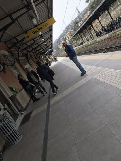 Estacao trem Portofino, Itália
