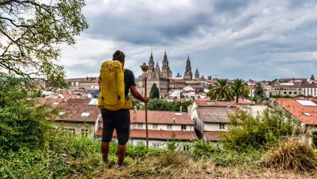 Peregrino chegando em Santiago de Compostela