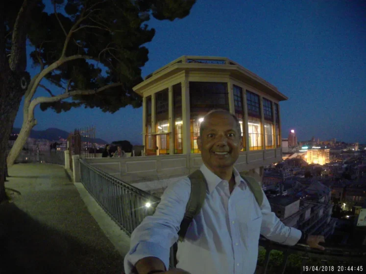Antonio Luiz Barbosa em um mirante de Gênova em abril de 2018
