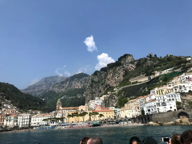 Amalfi vista do mar na Costa Amalfitana