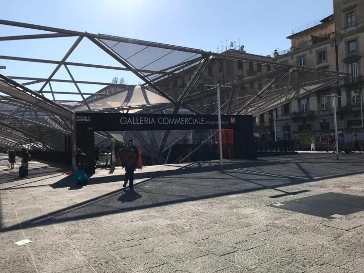 Estação Napoli Centrale em Nápoles