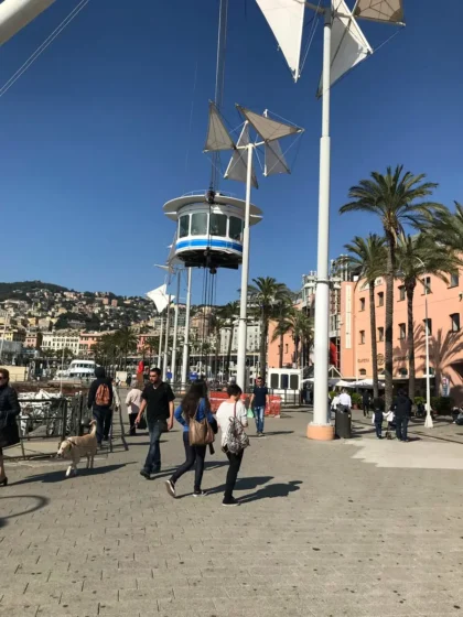 Porto Antico de Gênova em abril