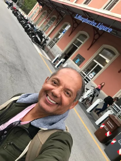 Autor do Viver Viajar e Sonhar na estação ferroviária de Santa Margherita Ligure